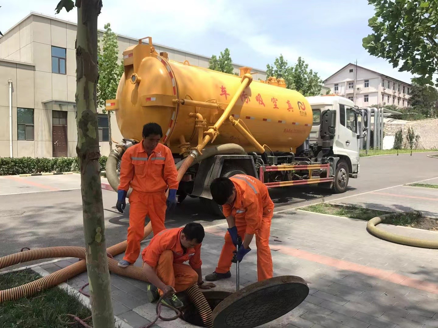 东山化粪池清理与5-8吨吸粪车施工效率分析